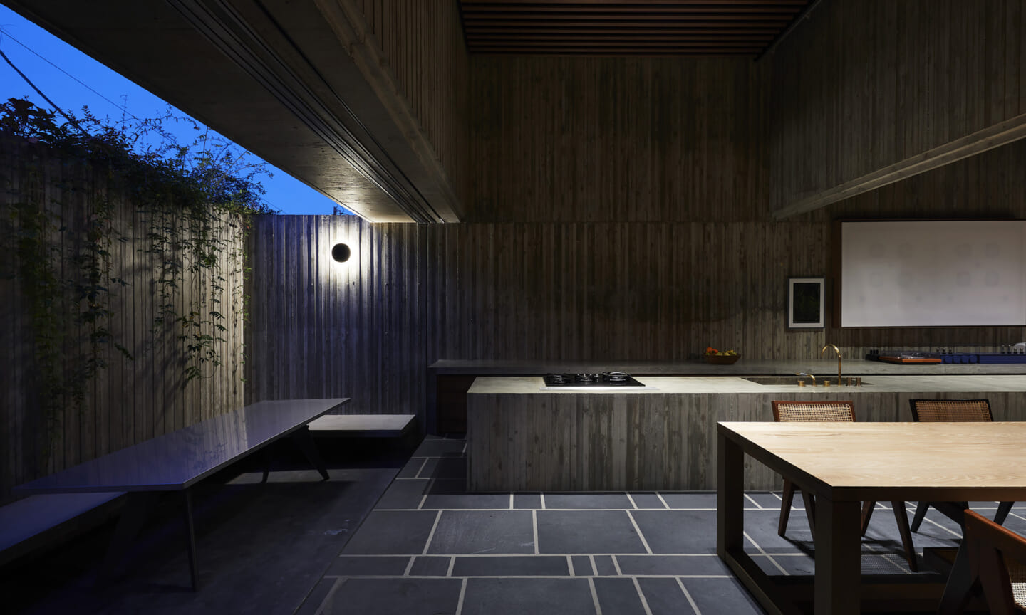 谷尻誠の自邸「House T」のキッチンは外と中が繋がっている